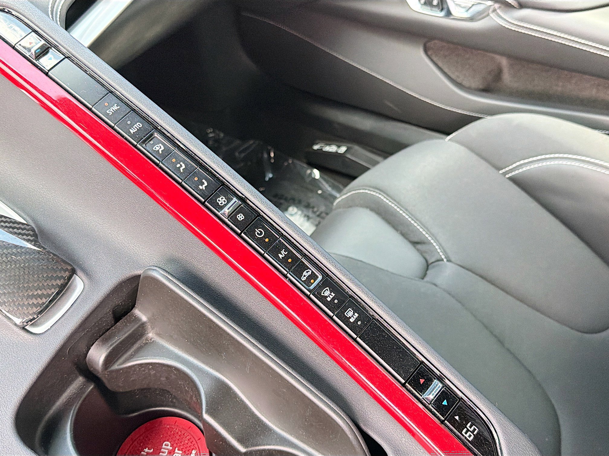 Used 2021 Chevrolet Corvette Stingray Convertible w/ Z51 Performance Package RWD image 29