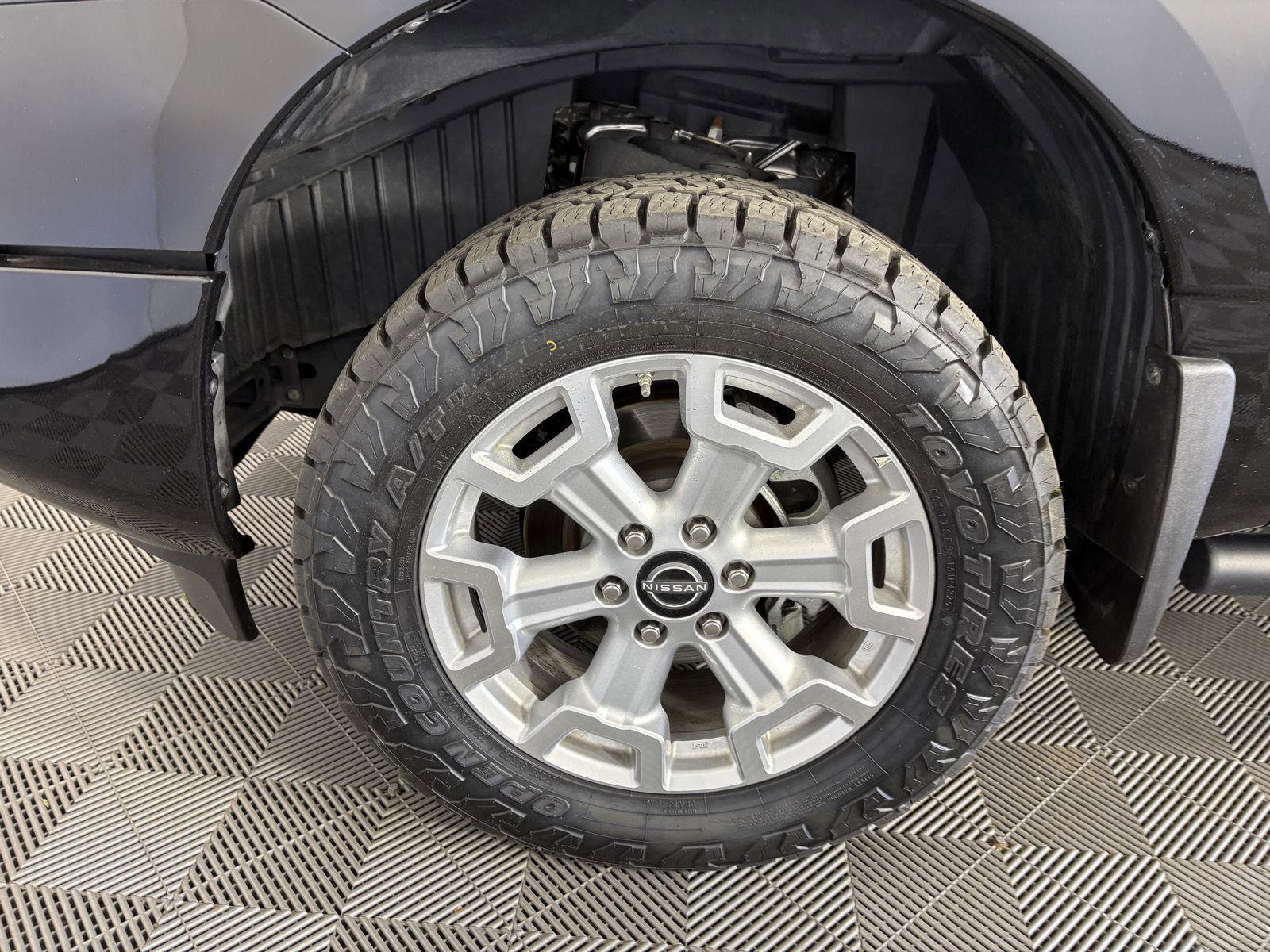 Used 2024 Nissan Titan SV w/ SV Convenience Package image 18