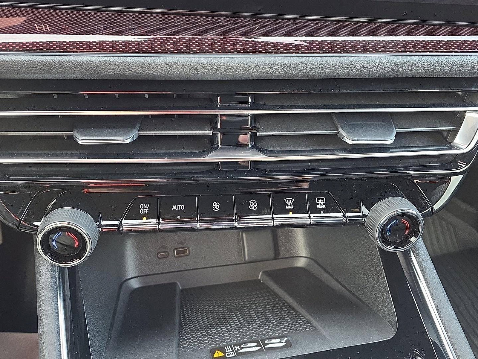 New 2026 Chevrolet Traverse RS w/ LPO, Floor Liner Package FWD image 33
