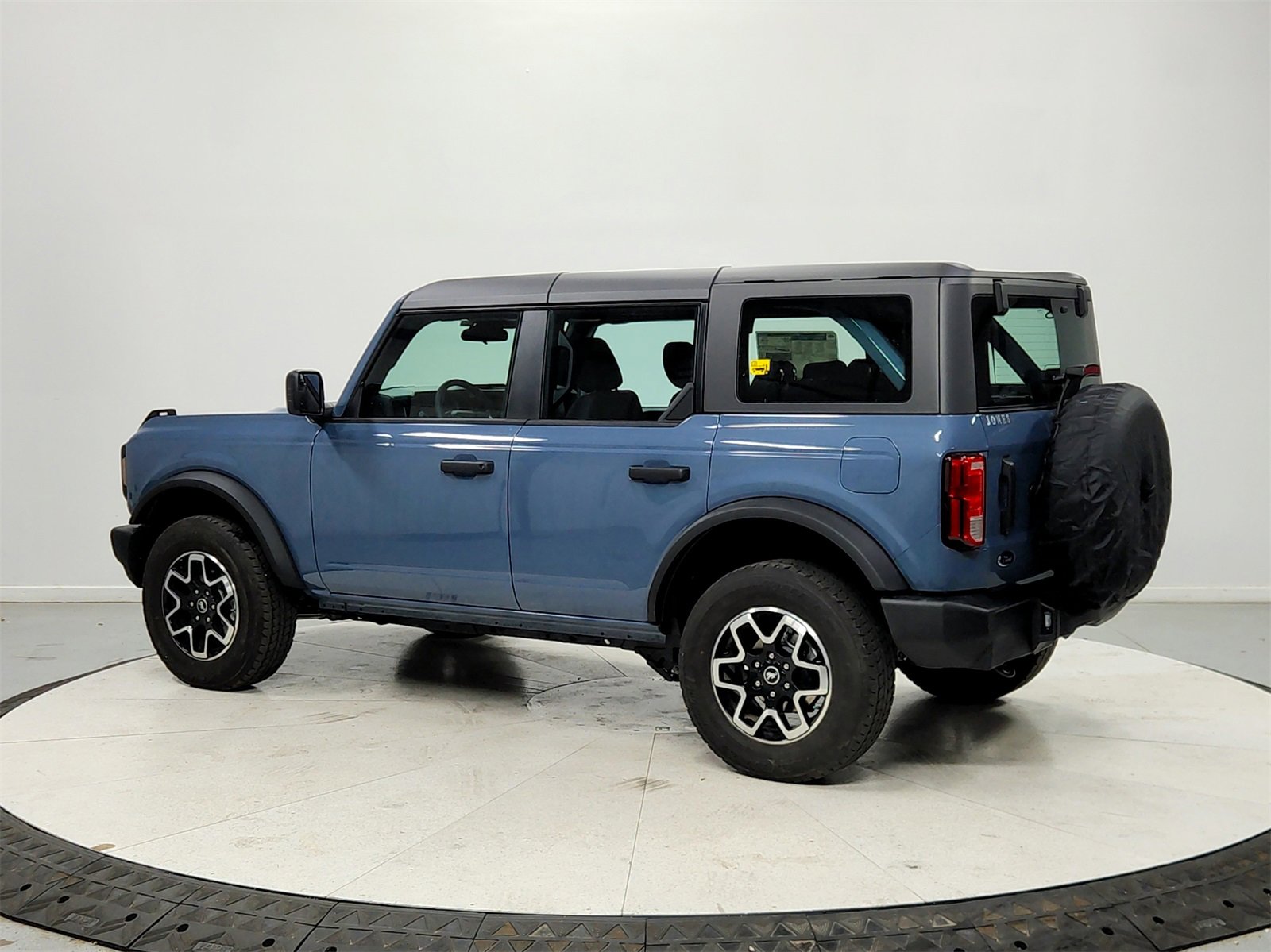 New 2025 Ford Bronco 4-Door image 5