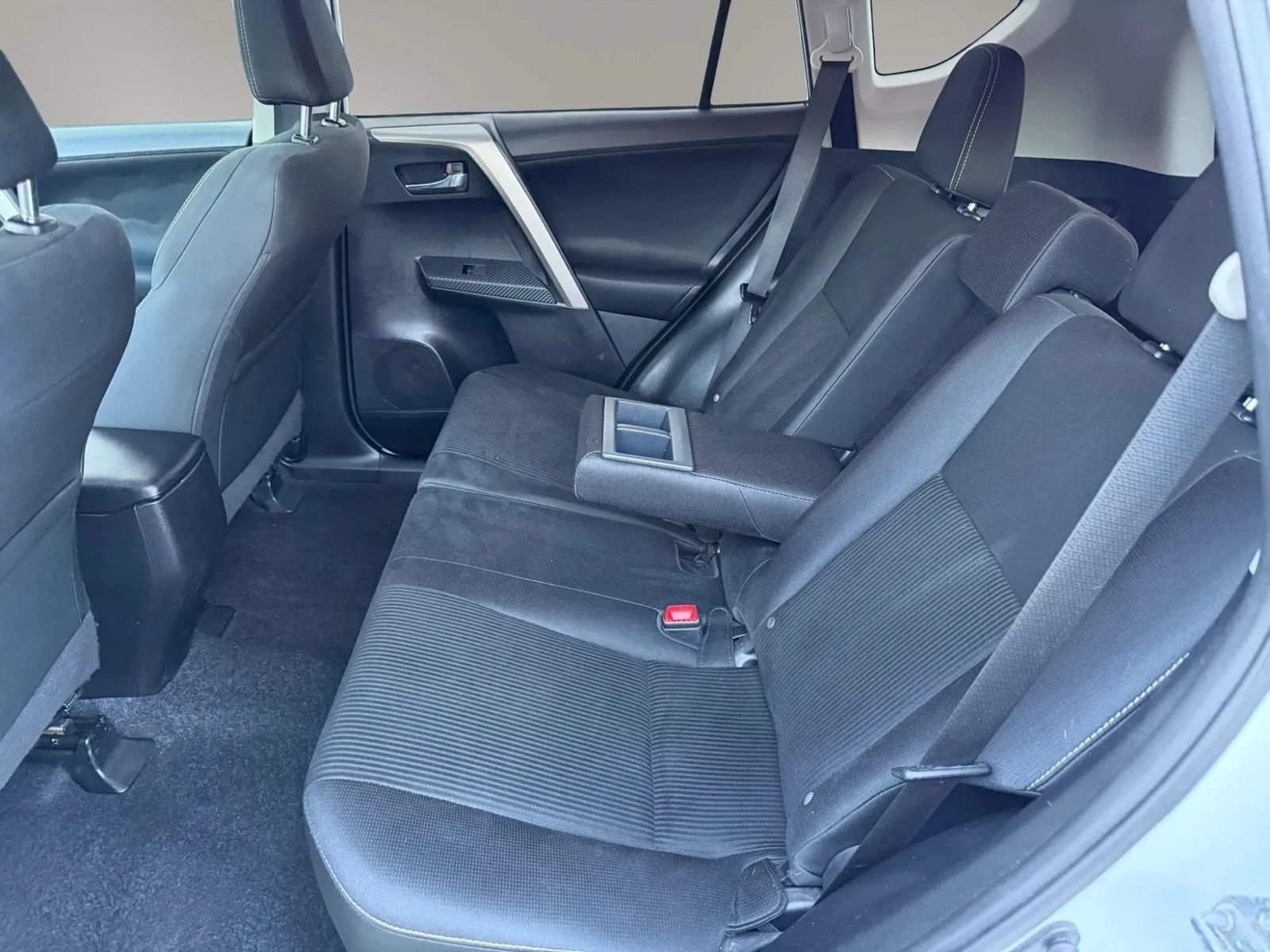Used 2014 Toyota RAV4 XLE AWD/4WD image 12