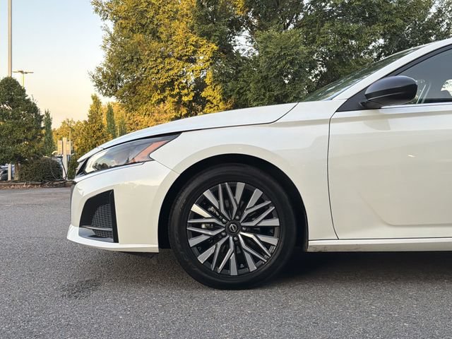 Used 2025 Nissan Altima 2.5 SV FWD image 9