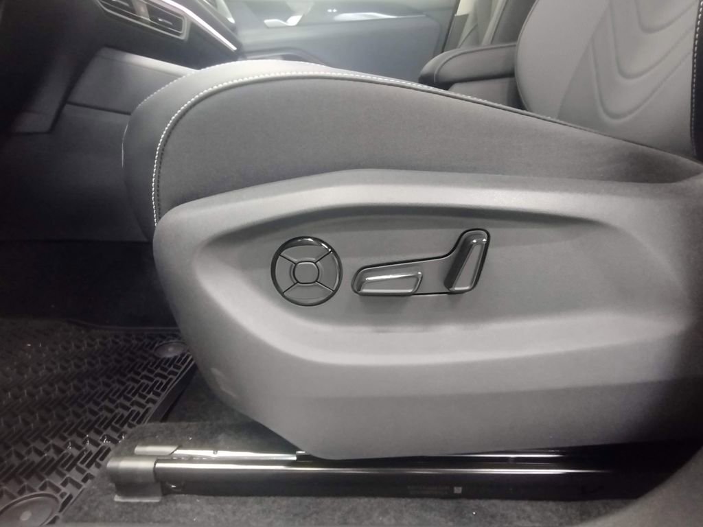 New 2026 Volkswagen Tiguan SE image 23