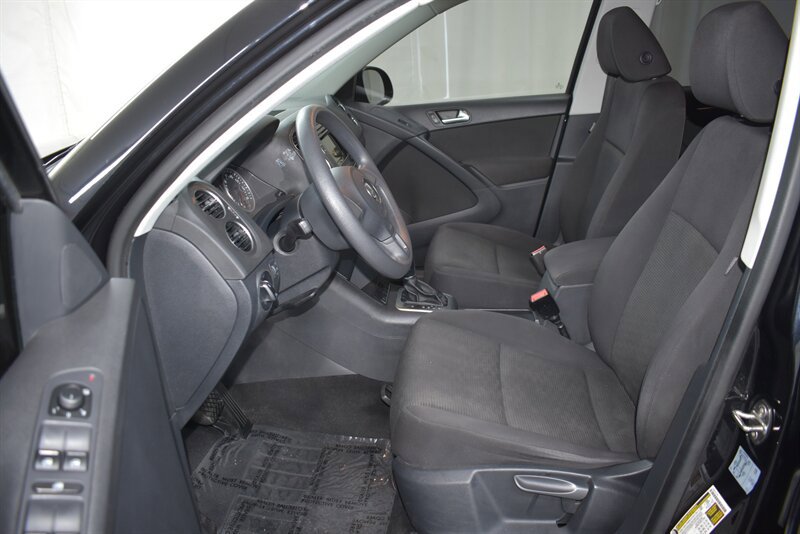 Used 2017 Volkswagen Tiguan Limited FWD image 17