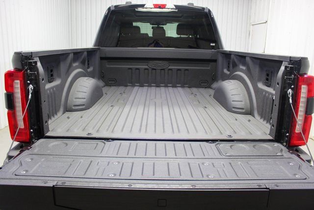 Used 2025 Ford F350 Lariat w/ Black Appearance Package image 7