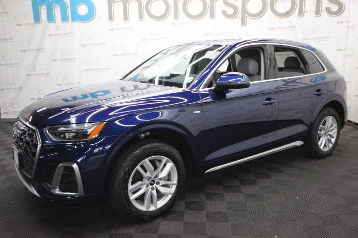 Used 2022 Audi Q5 2.0T Premium w/ Convenience Package AWD/4WD image 2