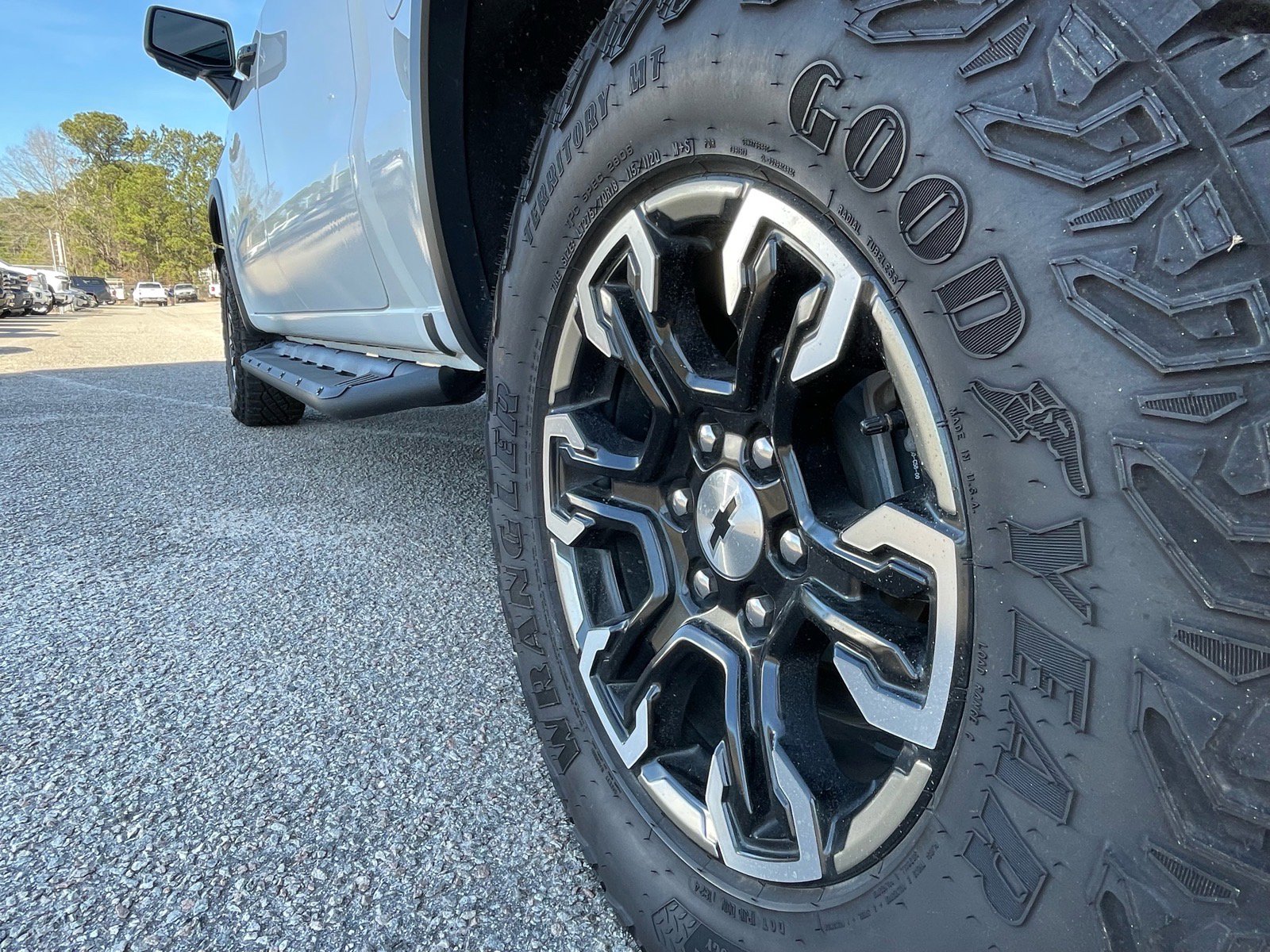 Used 2024 Chevrolet Silverado 1500 ZR2 image 18