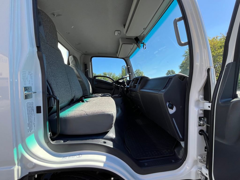 Used 2024 Isuzu NPR RWD image 28