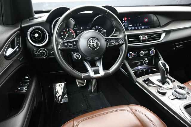 Used 2023 Alfa Romeo Stelvio Ti AWD/4WD image 14