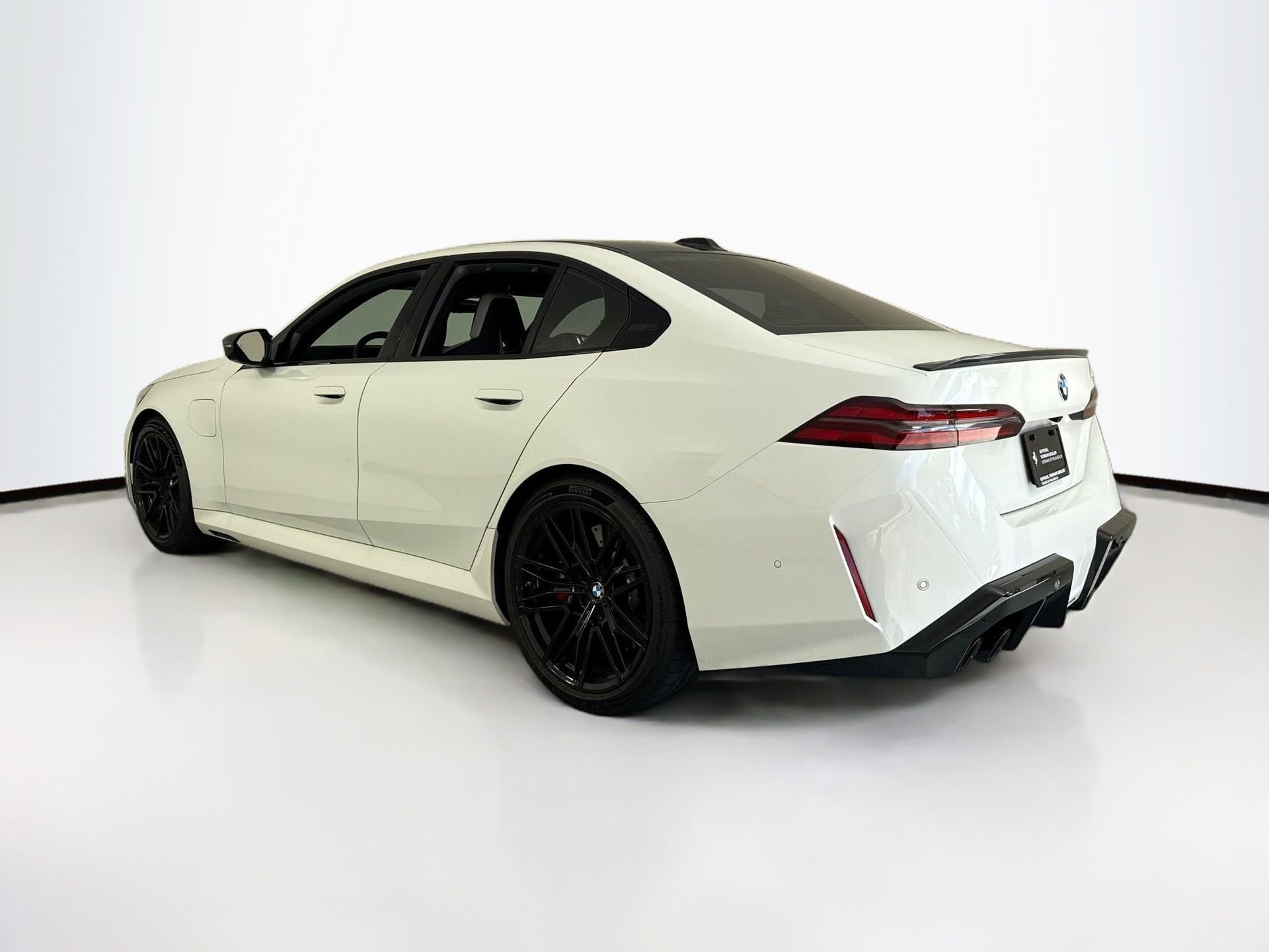 Used 2025 BMW M5 w/ Carbon Package AWD/4WD image 5