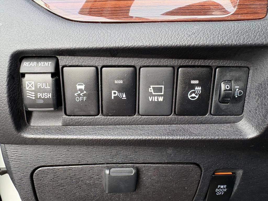 Used 2020 Toyota Sienna Limited Premium w/ Carpet Mat Package AWD/4WD image 17