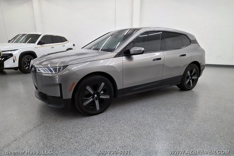 Used 2024 BMW iX xDrive50 w/ Premium Package AWD/4WD image 2