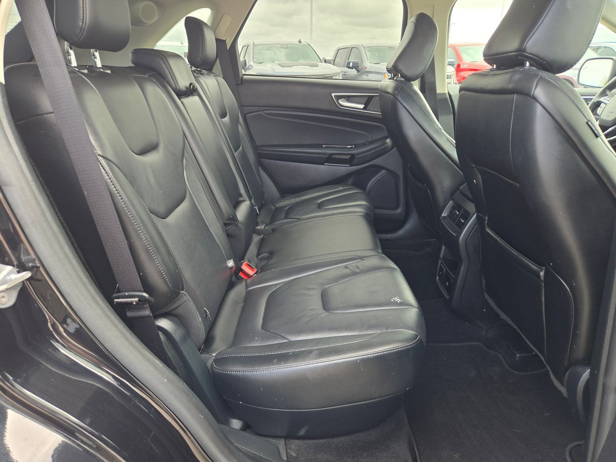 Used 2020 Ford Edge Titanium image 22