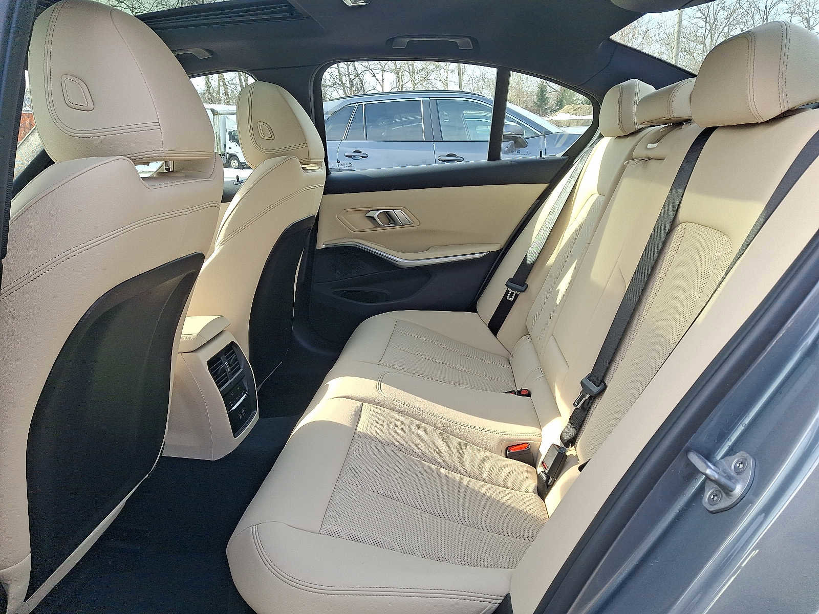 Used 2025 BMW 330i xDrive Sedan w/ M Sport Package image 10