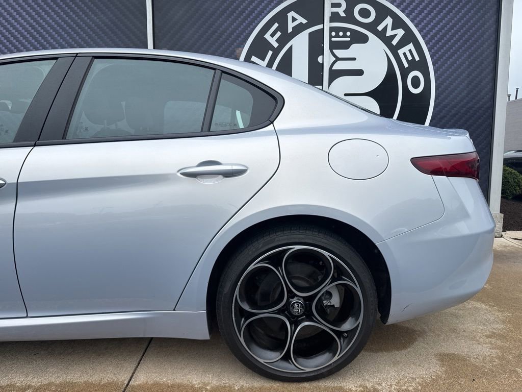 Used 2023 Alfa Romeo Giulia Ti AWD/4WD image 14