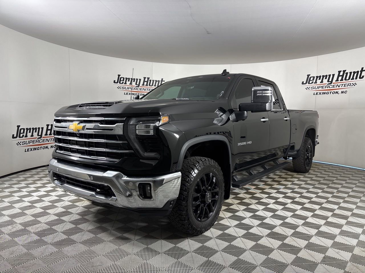 Used 2025 Chevrolet Silverado 3500 LTZ w/ LTZ Premium Package image 1