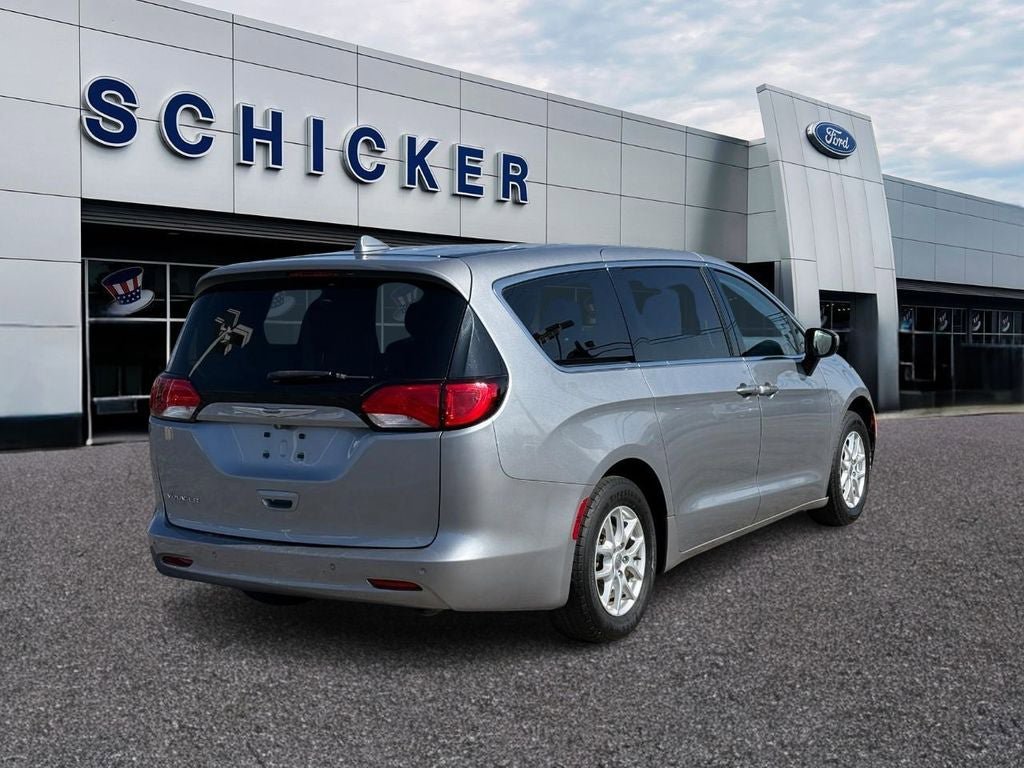 Used 2020 Chrysler Voyager LX FWD image 2