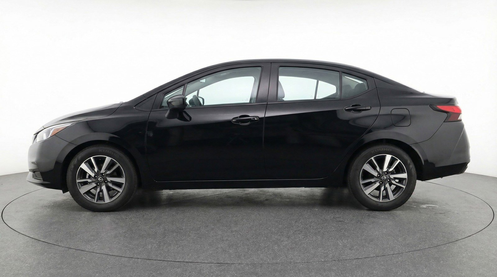 Used 2025 Nissan Versa SV FWD image 4
