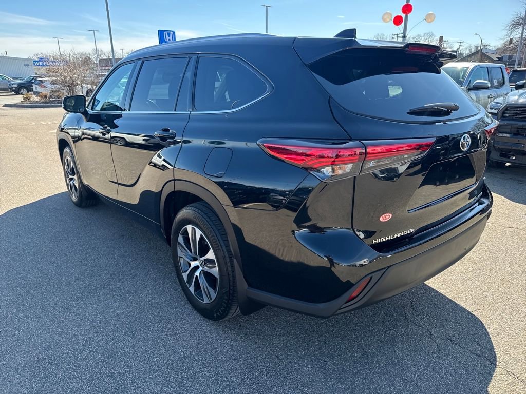 Used 2022 Toyota Highlander XLE image 5