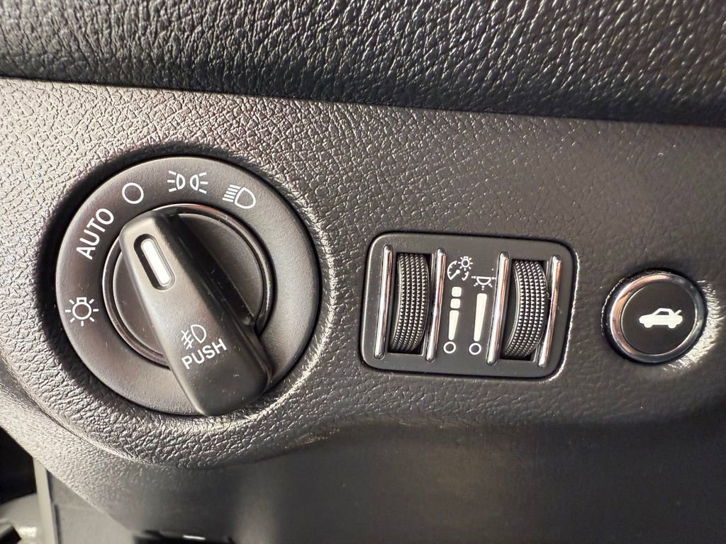 Used 2019 Dodge Challenger SXT w/ Driver Convenience Group RWD image 20