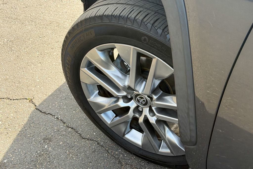 Used 2023 Toyota RAV4 XLE Premium image 12