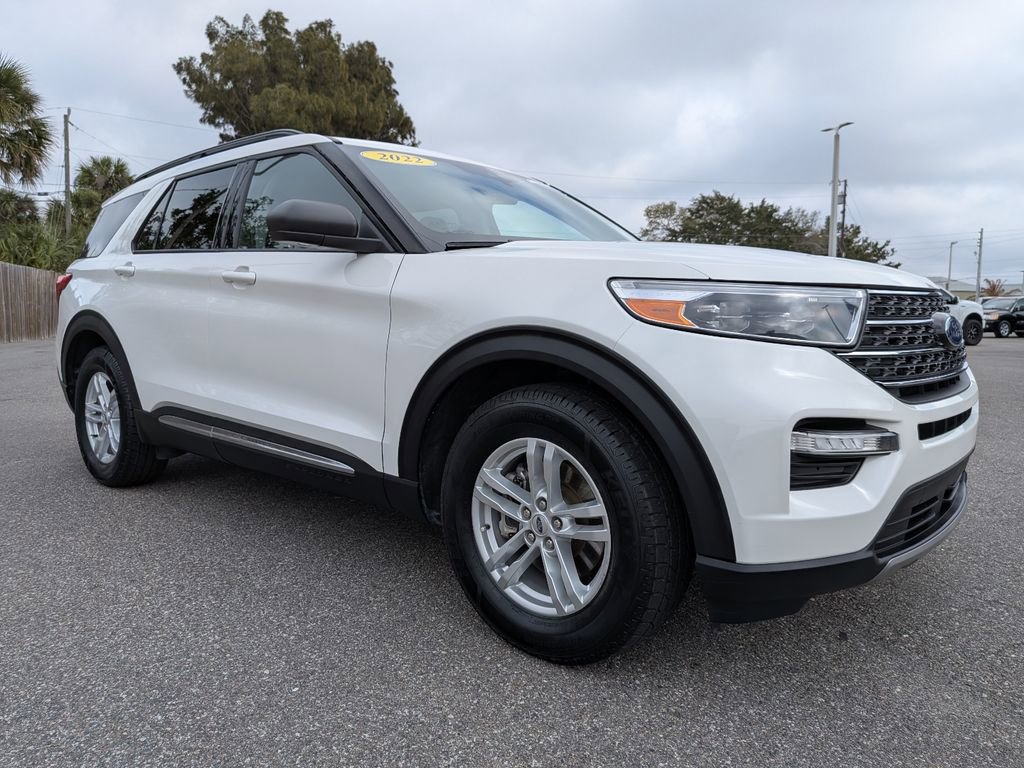 Certified 2022 Ford Explorer XLT w/ Equipment Group 202A image 4