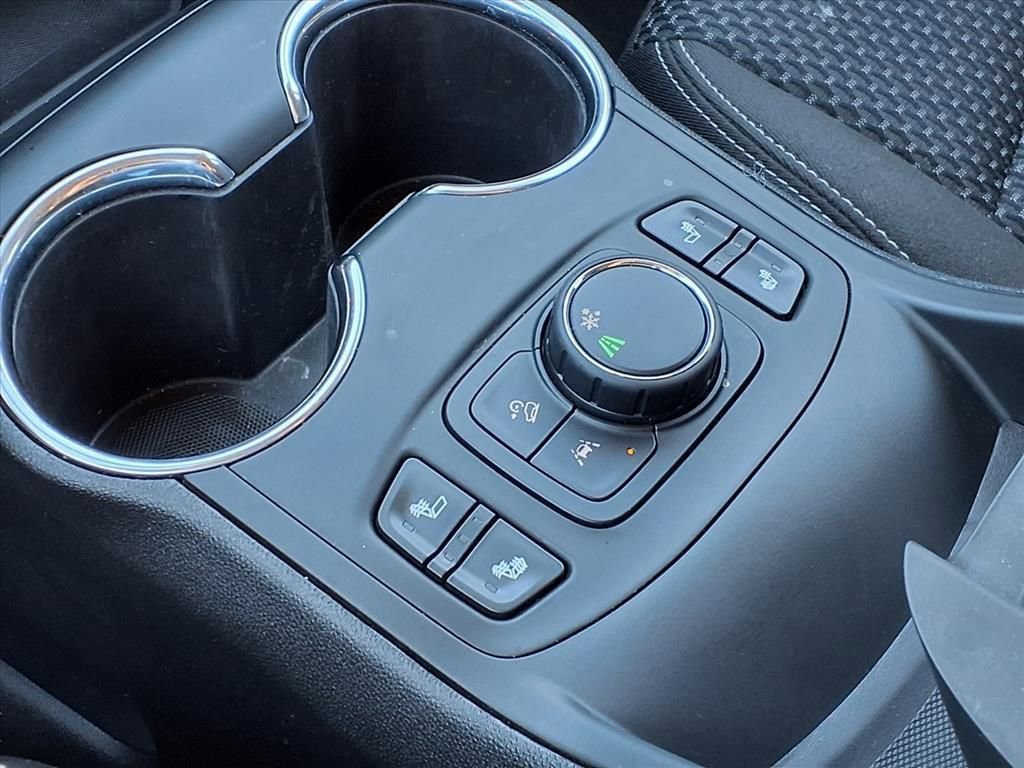 Used 2023 GMC Terrain SLE w/ Driver Convenience Package image 15