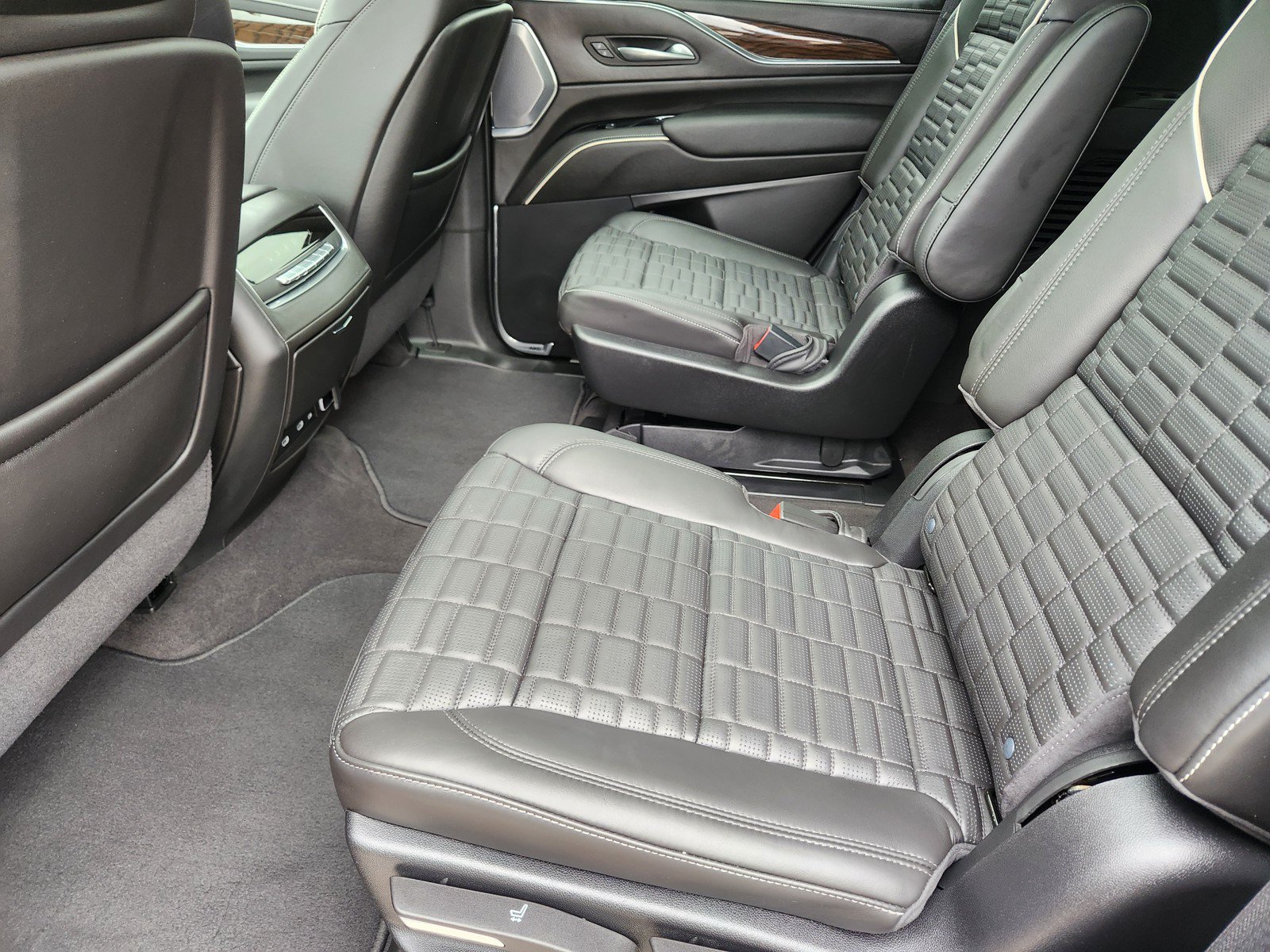 Certified 2024 Cadillac Escalade Sport Platinum AWD/4WD image 13