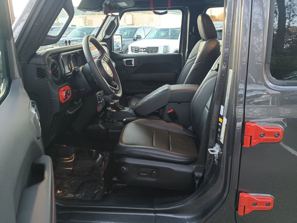 Used 2024 Jeep Gladiator Rubicon w/ Technology Group image 10
