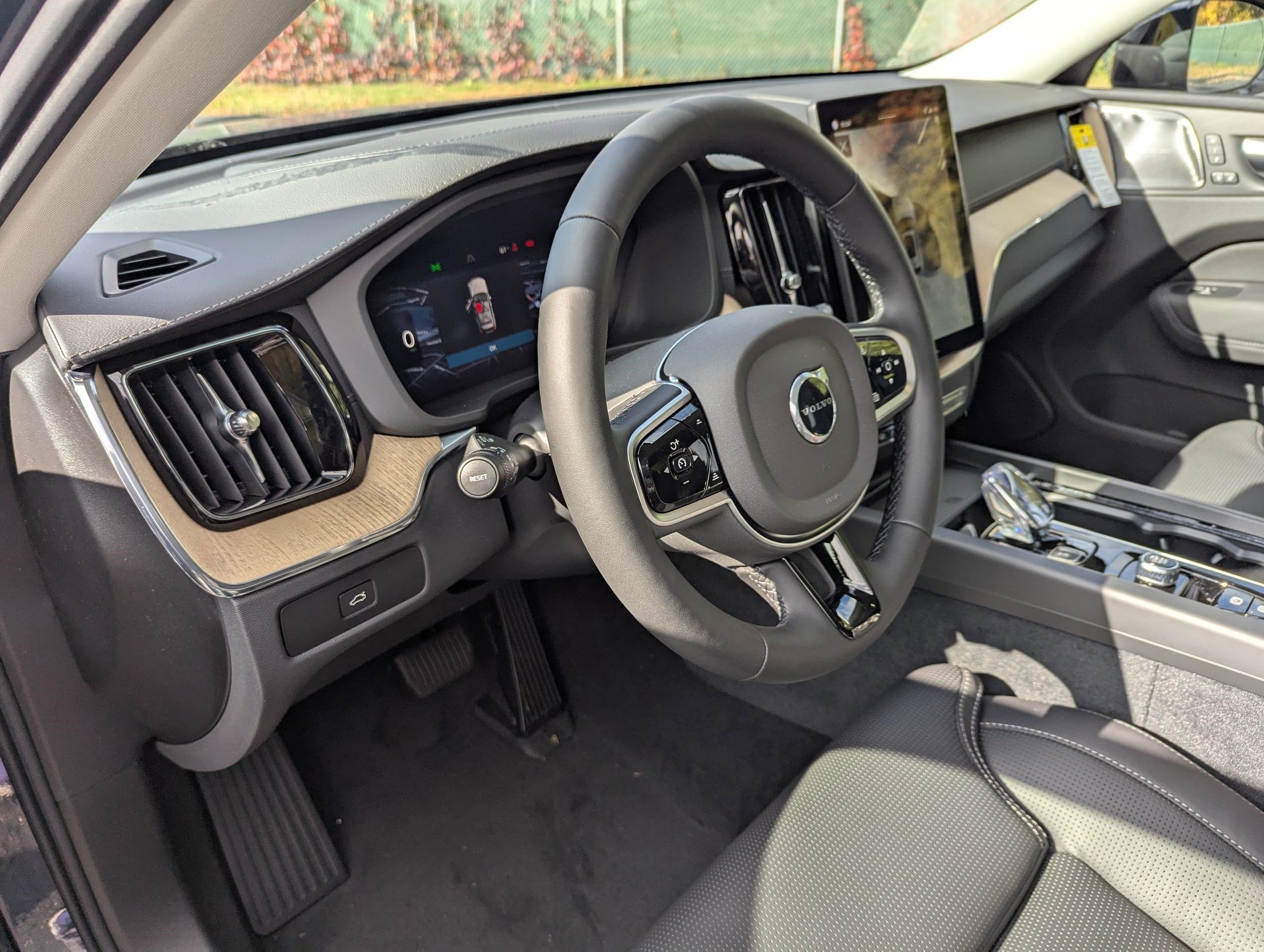 New 2026 Volvo XC60 B5 Ultra w/ Protection Package Premier image 7