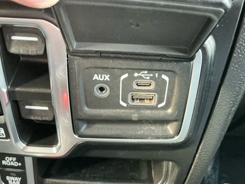 Used 2022 Jeep Gladiator Rubicon w/ Cold Weather Group image 18