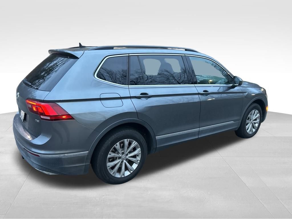 Used 2018 Volkswagen Tiguan SE w/ Panoramic Sunroof Package image 18