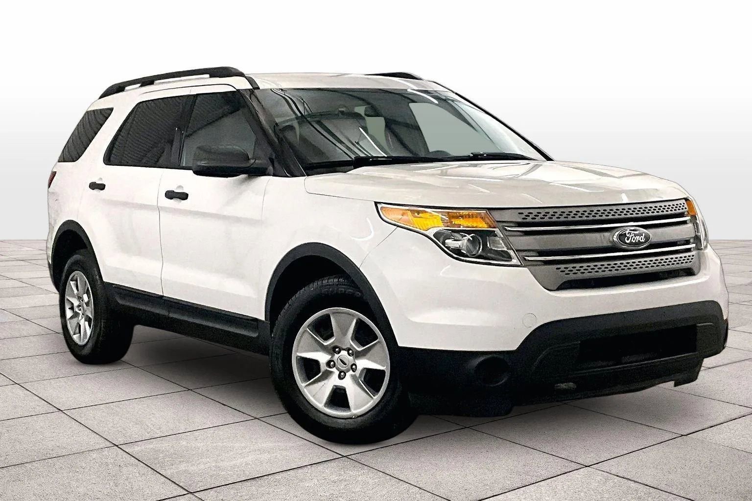 Used 2013 Ford Explorer 4WD w/ Class III Trailer Tow Pkg image 2