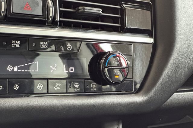 Used 2024 Nissan Pathfinder SL w/ SL Premium Package FWD image 30