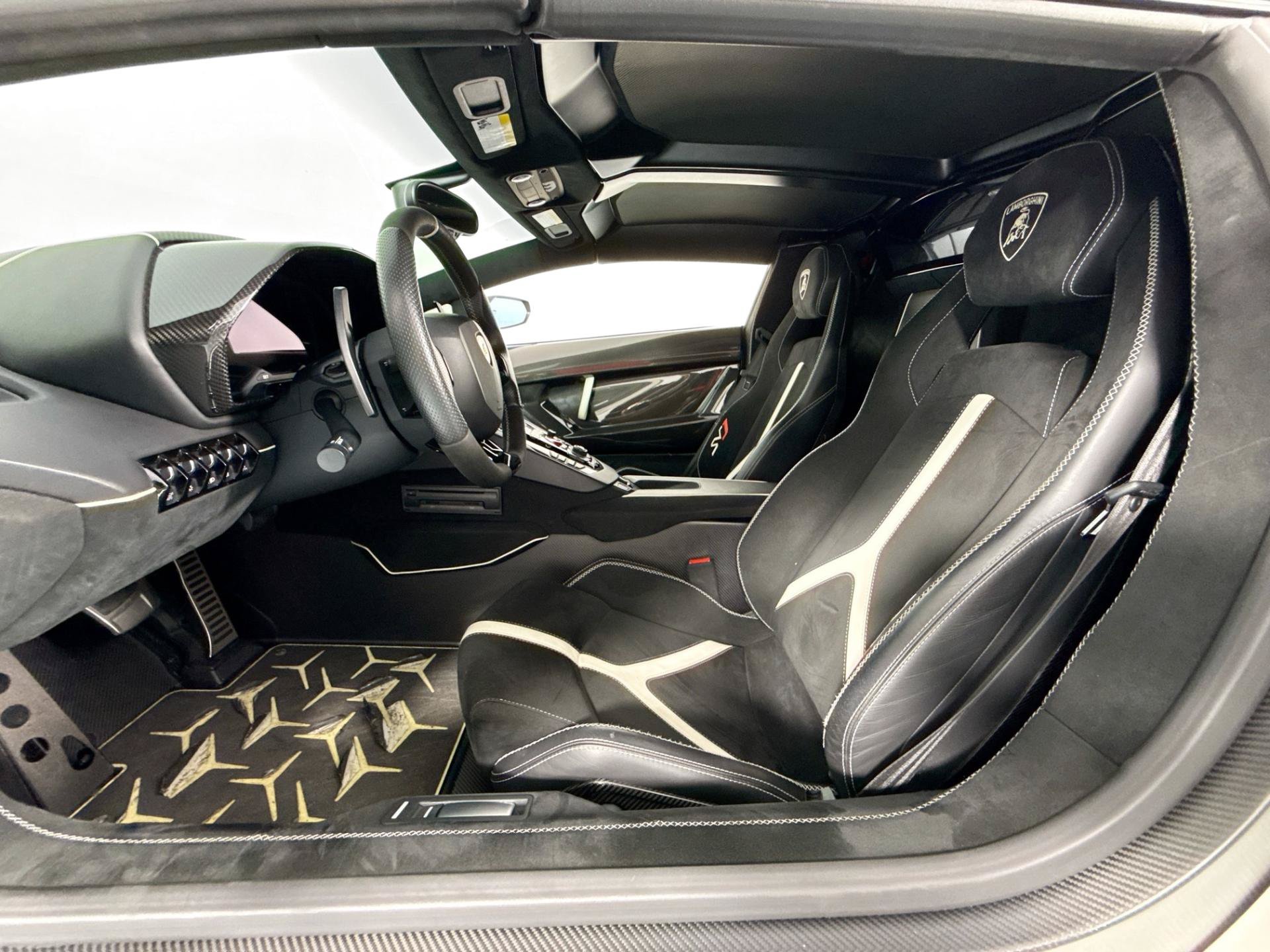 Used 2020 Lamborghini Aventador SVJ AWD/4WD image 17