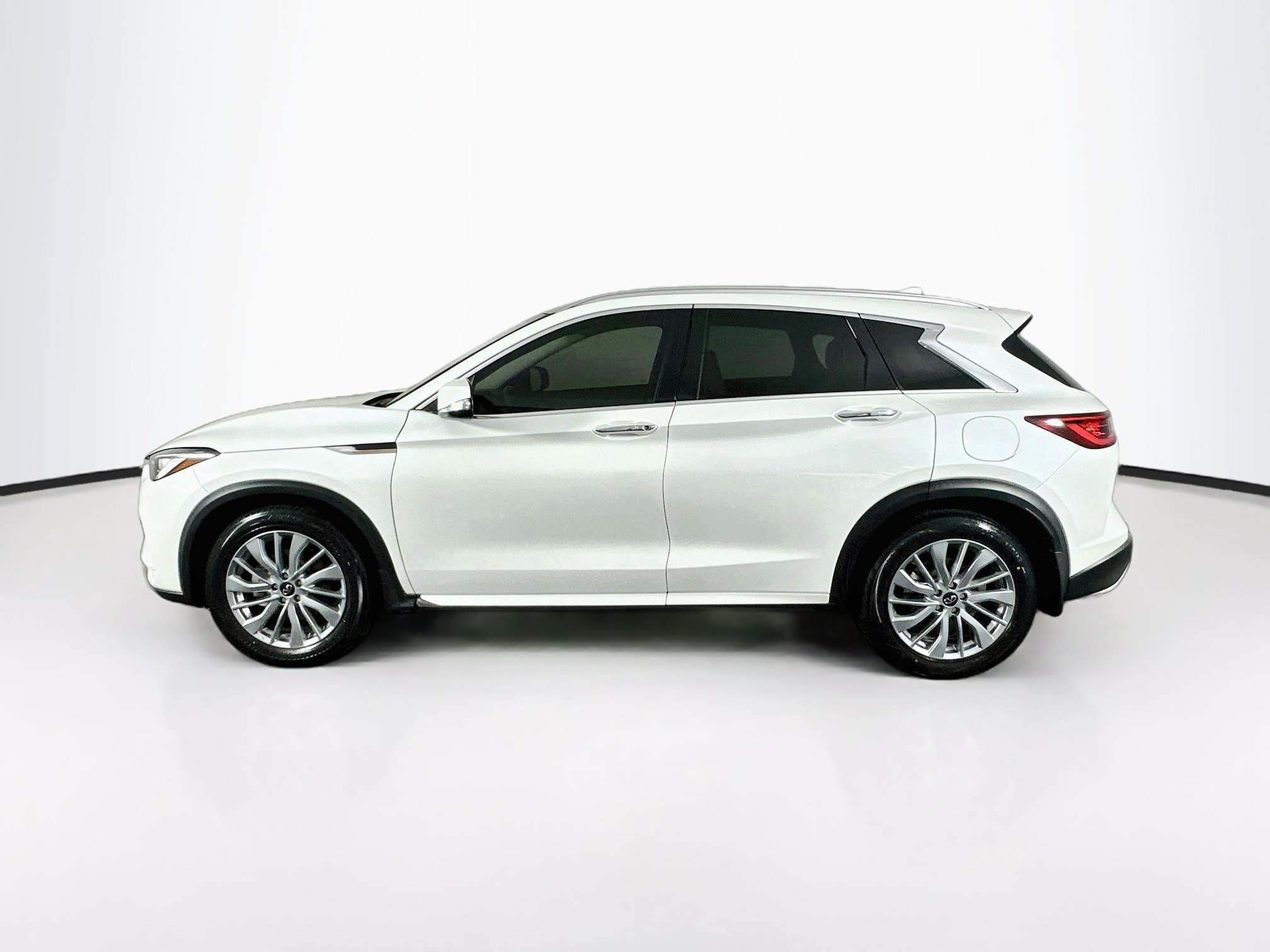 Used 2024 INFINITI QX50 Luxe FWD image 4