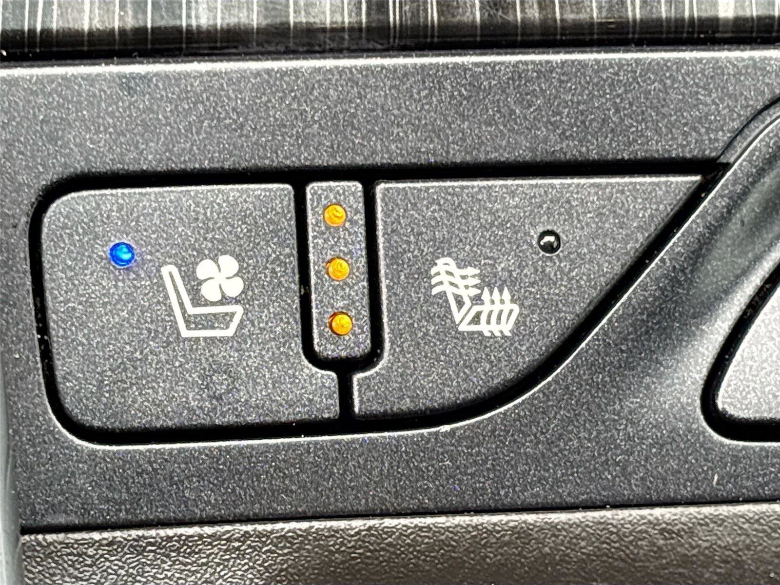 Used 2018 Chevrolet Impala Premier w/ Premier Confidence Package image 21