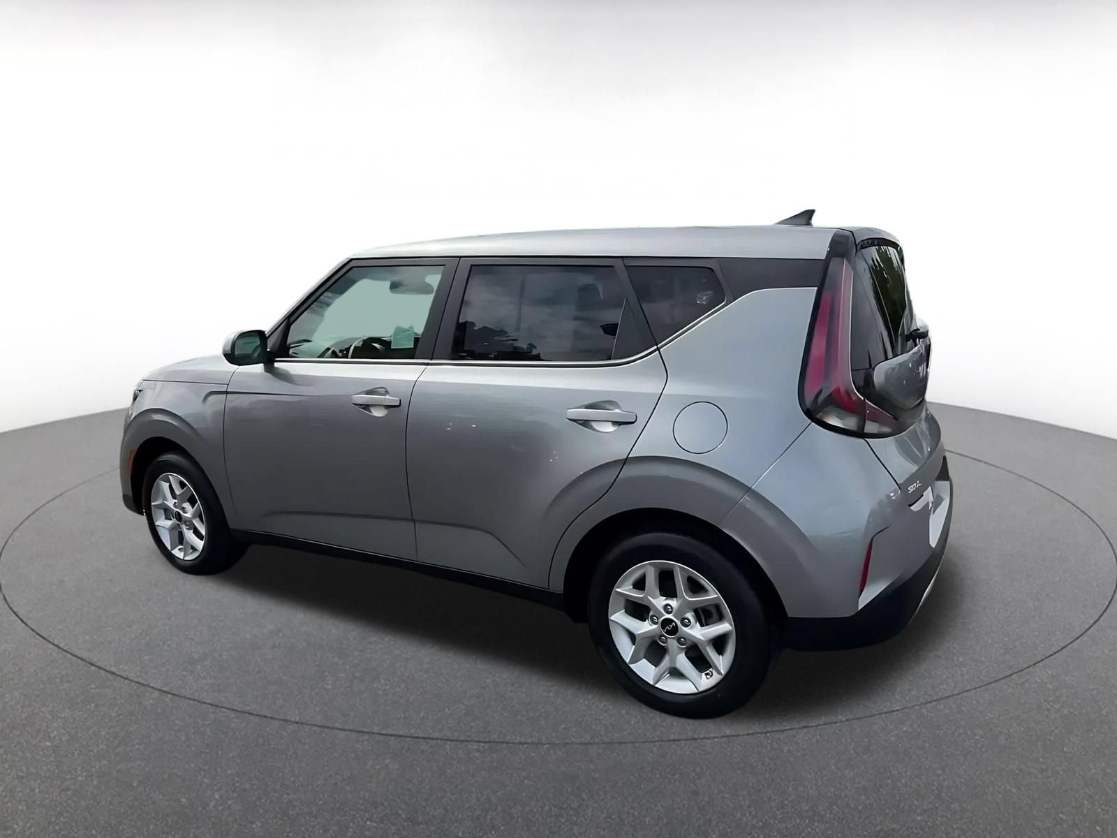 Used 2025 Kia Soul LX w/ LX Technology Package FWD image 8