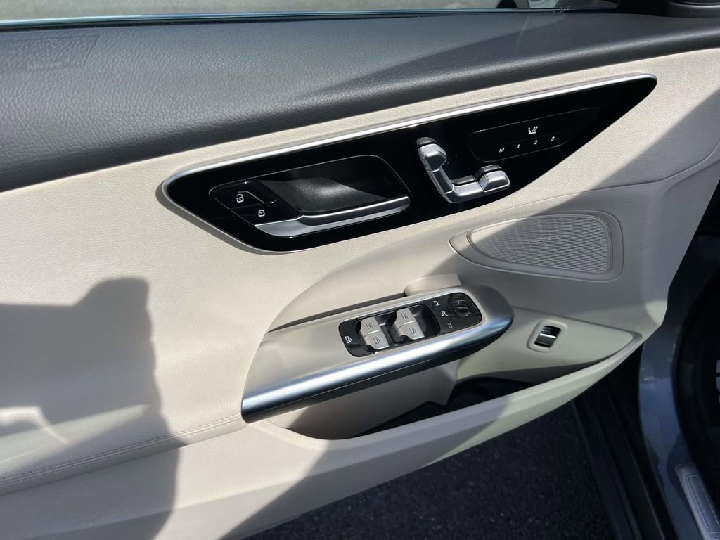 Used 2023 Mercedes-Benz C 300 4MATIC Sedan image 16
