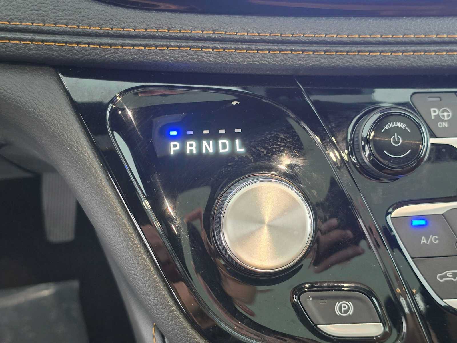 Used 2023 Chrysler Pacifica Pinnacle FWD image 32