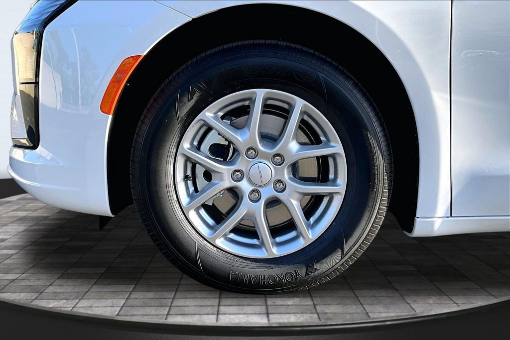New 2027 Chrysler Pacifica Select FWD image 33