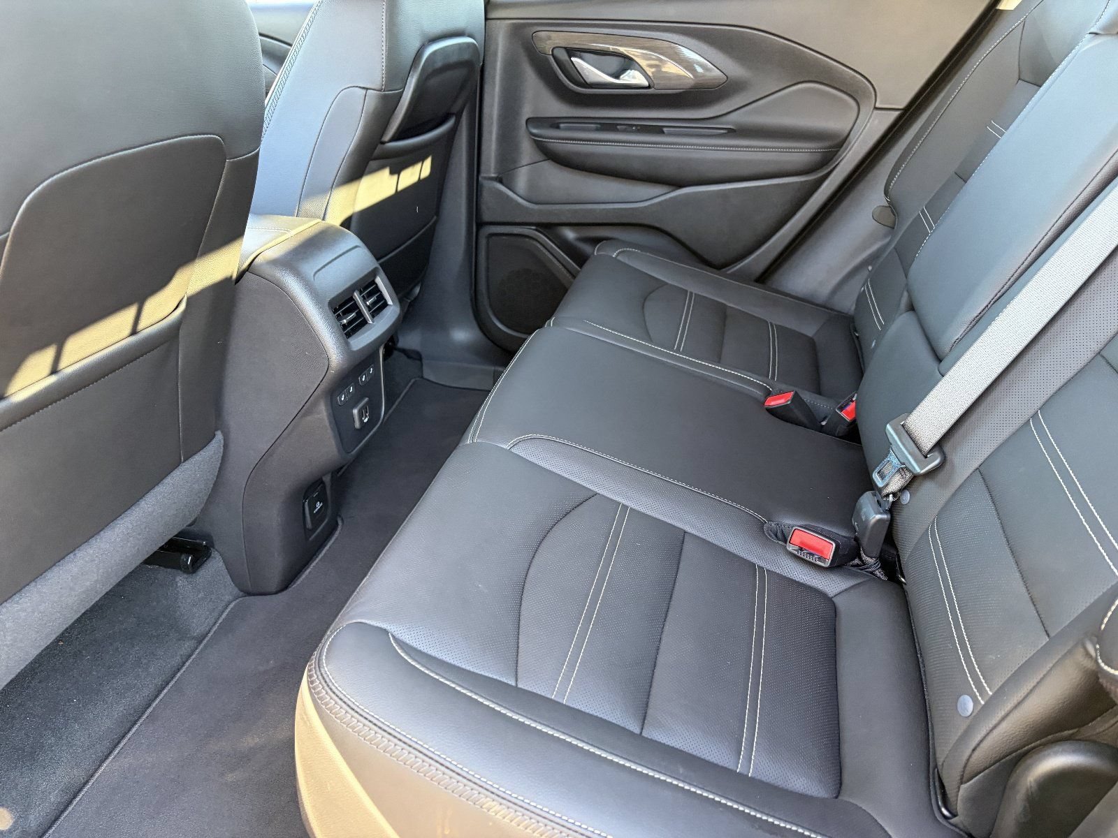 Certified 2024 GMC Terrain Denali w/ Denali Premium Package AWD/4WD image 18