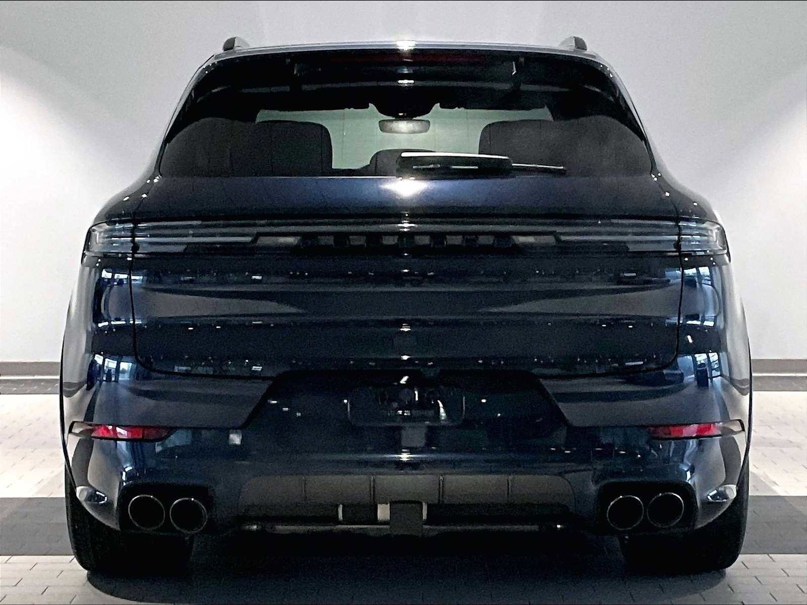 Used 2025 Porsche Cayenne GTS image 9