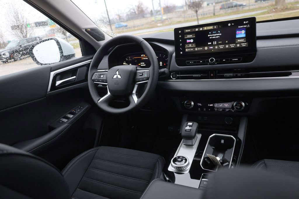 New 2025 Mitsubishi Outlander SE image 22