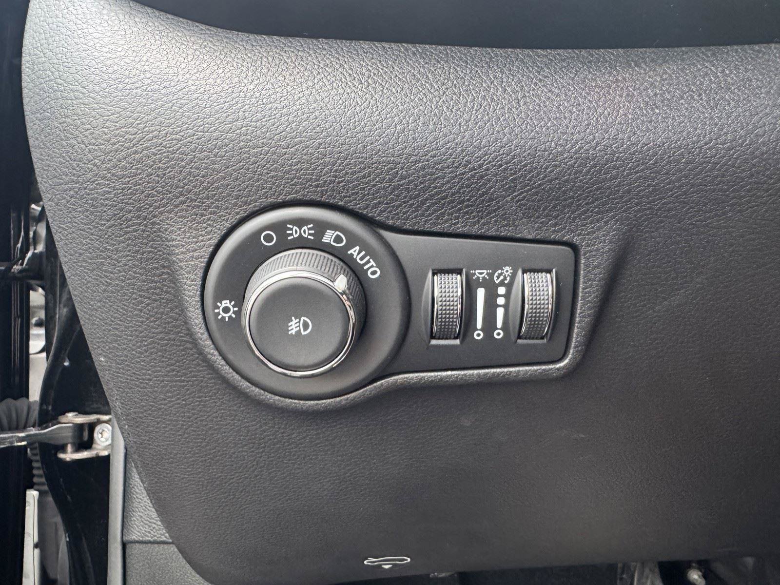 Used 2024 Jeep Compass Limited w/ Elite Group AWD/4WD image 24