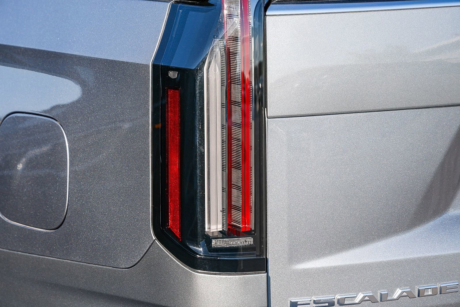 Used 2025 Cadillac Escalade ESV Premium Luxury w/ LPO, Floor Liner Package AWD/4WD image 8