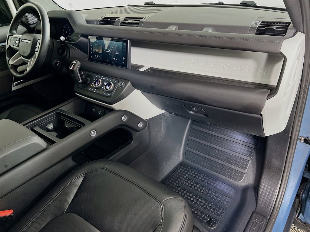 Used 2024 Land Rover Defender 110 S image 31