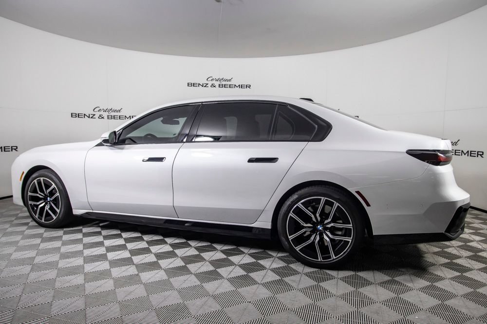 Used 2023 BMW 740i RWD image 11
