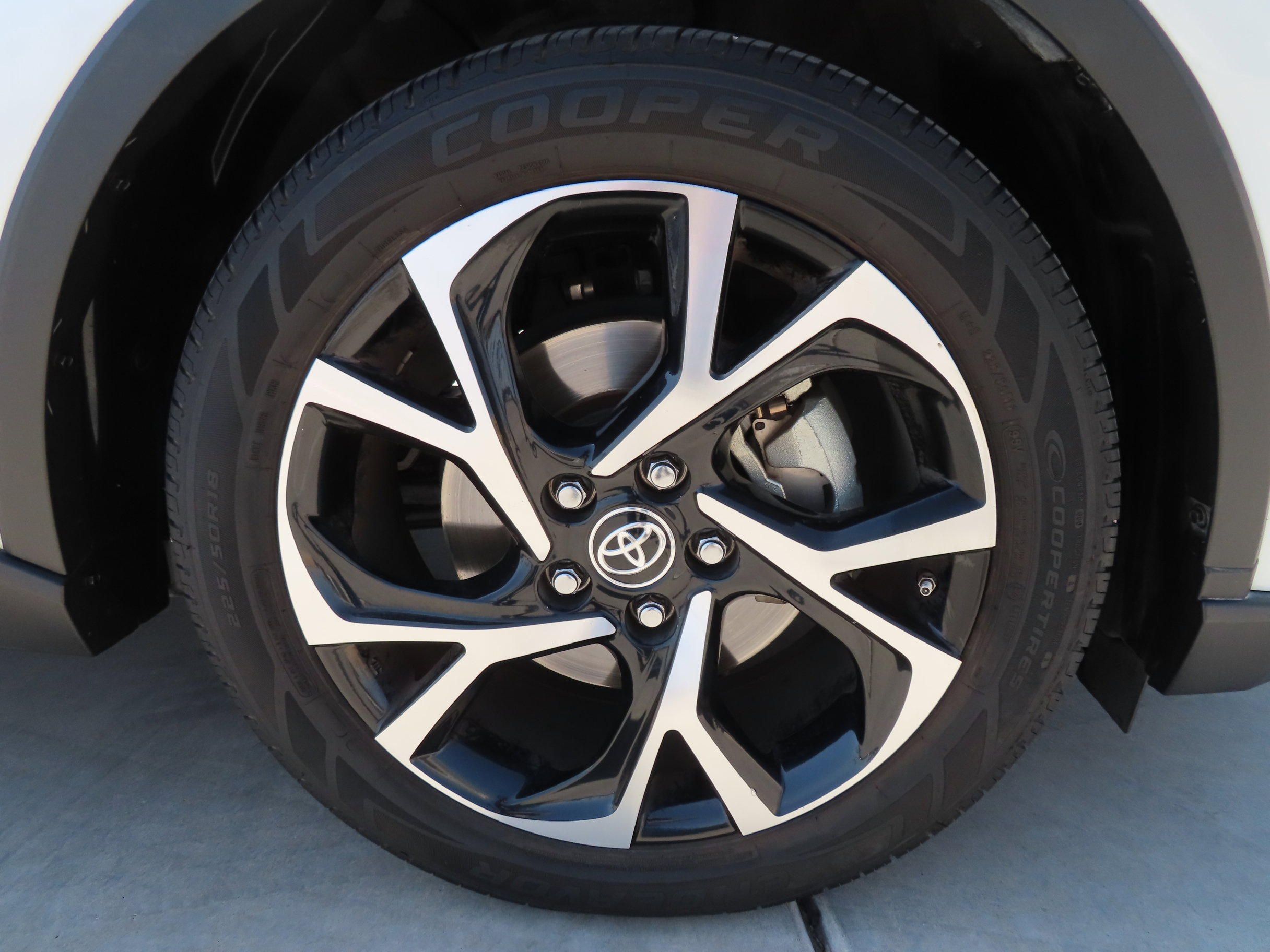 Used 2020 Toyota C-HR XLE image 11