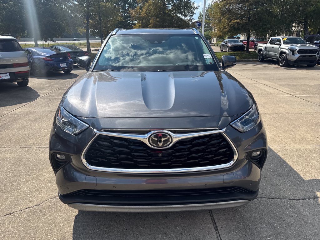Certified 2021 Toyota Highlander Platinum AWD/4WD image 4